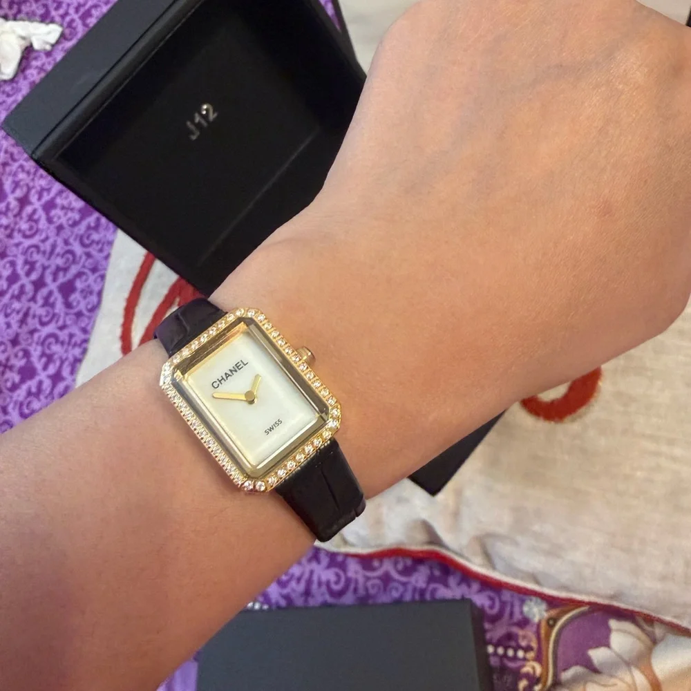 Women small wrist boyfriend watch black and gold